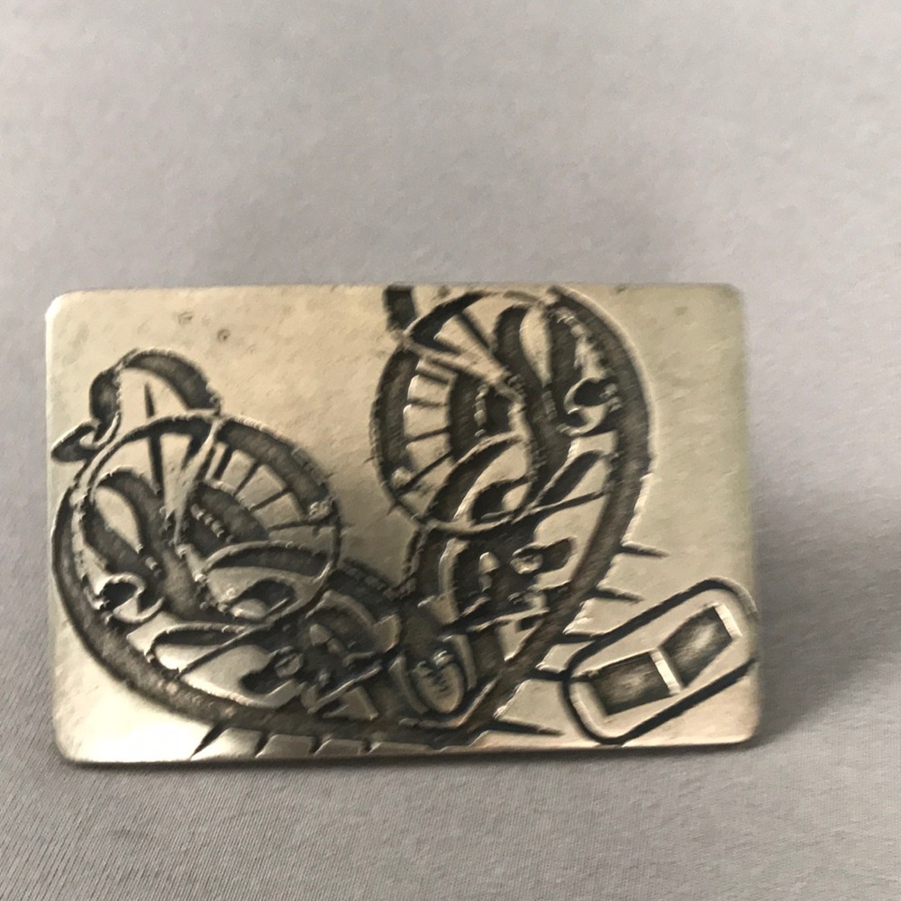 Vestal belt buckle